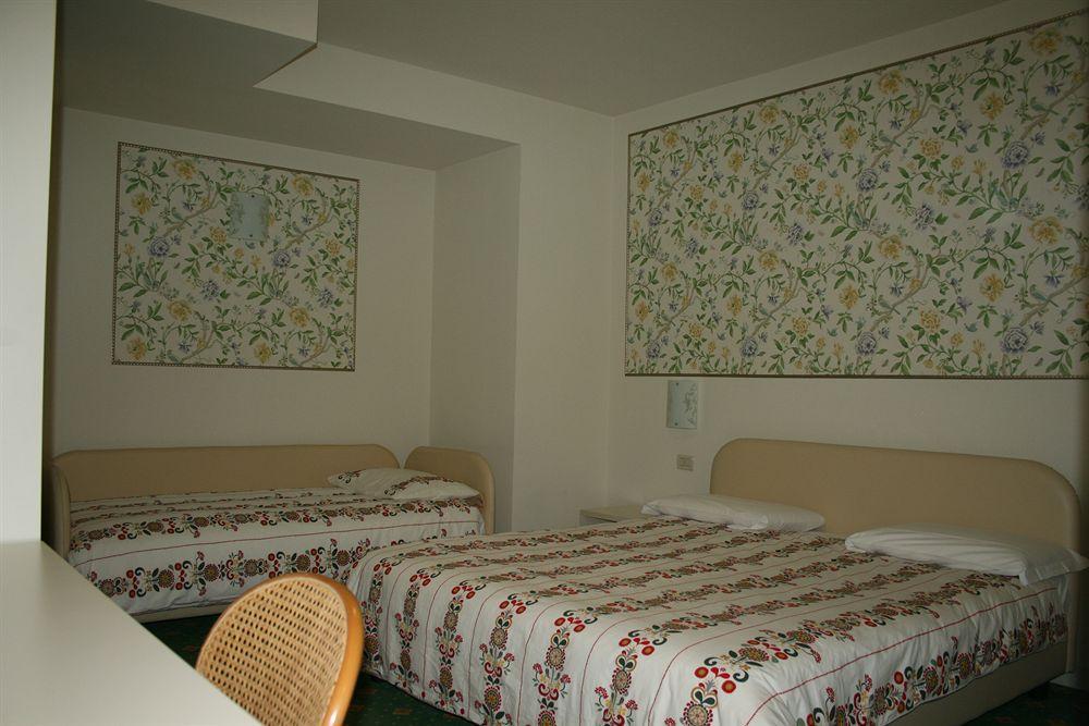 Hotel Villa Lilla Desenzano del Garda Exteriör bild
